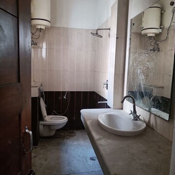 Bathroom in 2 BHK Builder Floor at Sector 46 – for Rent