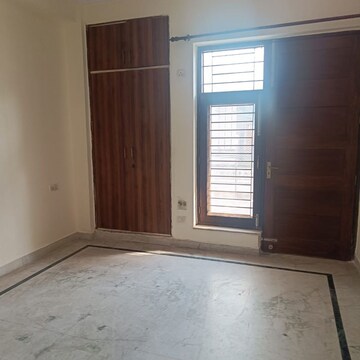 Room in 2 BHK Builder Floor at Sector 46 – for Rent