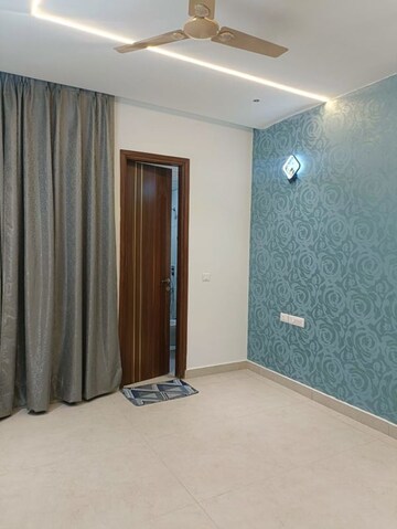 Room in 3.5 BHK Apartment at Kharar Road – for Rent