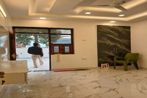 Parking in 3 BHK Builder Floor at Spring Field, Sector 31 – for Rent