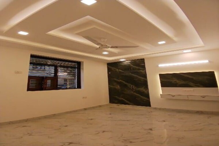  Parking, spring-field 3 Bedroom 2000 Sq.Ft. Builder Floor In Sector 31 Faridabad 9934746