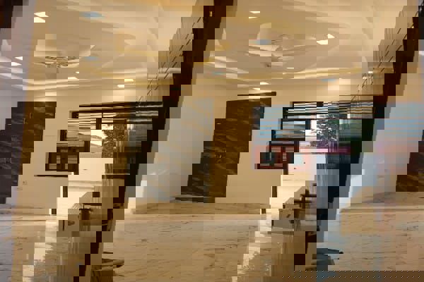 3 BHK + Pooja Room,Servant Room 2000 Sq.Ft. Builder Floor in Spring Field