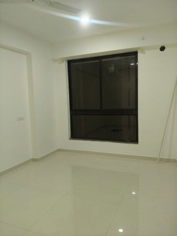 Room in 2 BHK Apartment at Sunteck Avenue 2, Goregaon West – for Rent