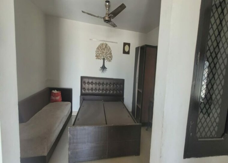  Parking, punjabi bagh 1.5 Bedroom 999 Sq.Ft. Builder Floor In Punjabi Bagh Delhi 9934720