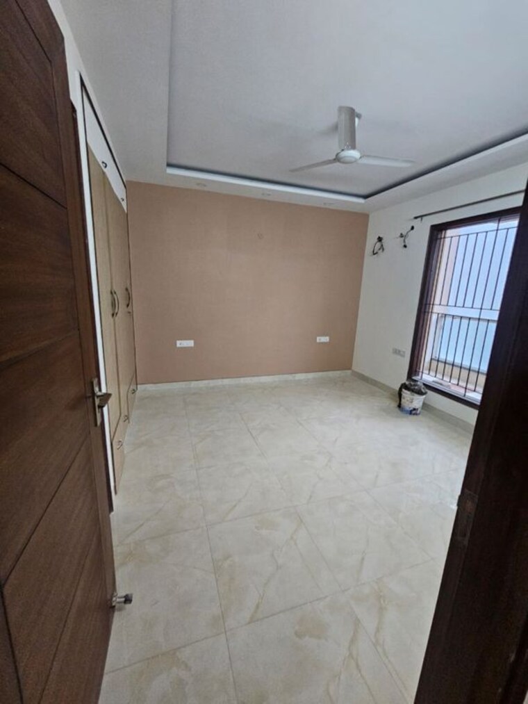 Room, sector 46 3 Bedroom 2700 Sq.Ft. Builder Floor In Sector 46 Gurgaon 9934938