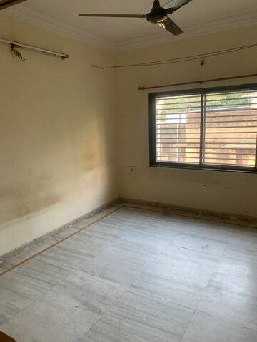 Room in 2 BHK Apartment at Navapura – for Rent