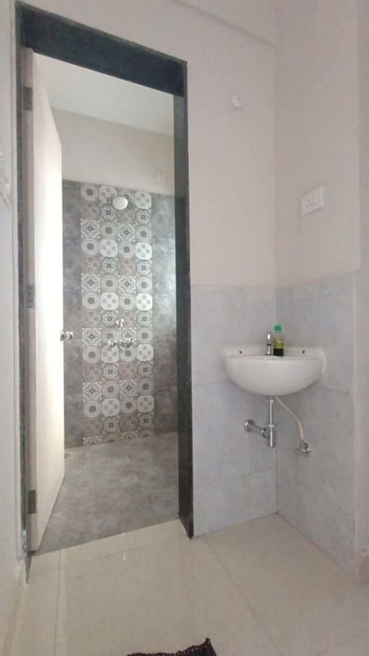 Bathroom, ulwe sector 5 1 Bedroom 600 Sq.Ft. Apartment In Ulwe Sector 5 Navi Mumbai 9935112