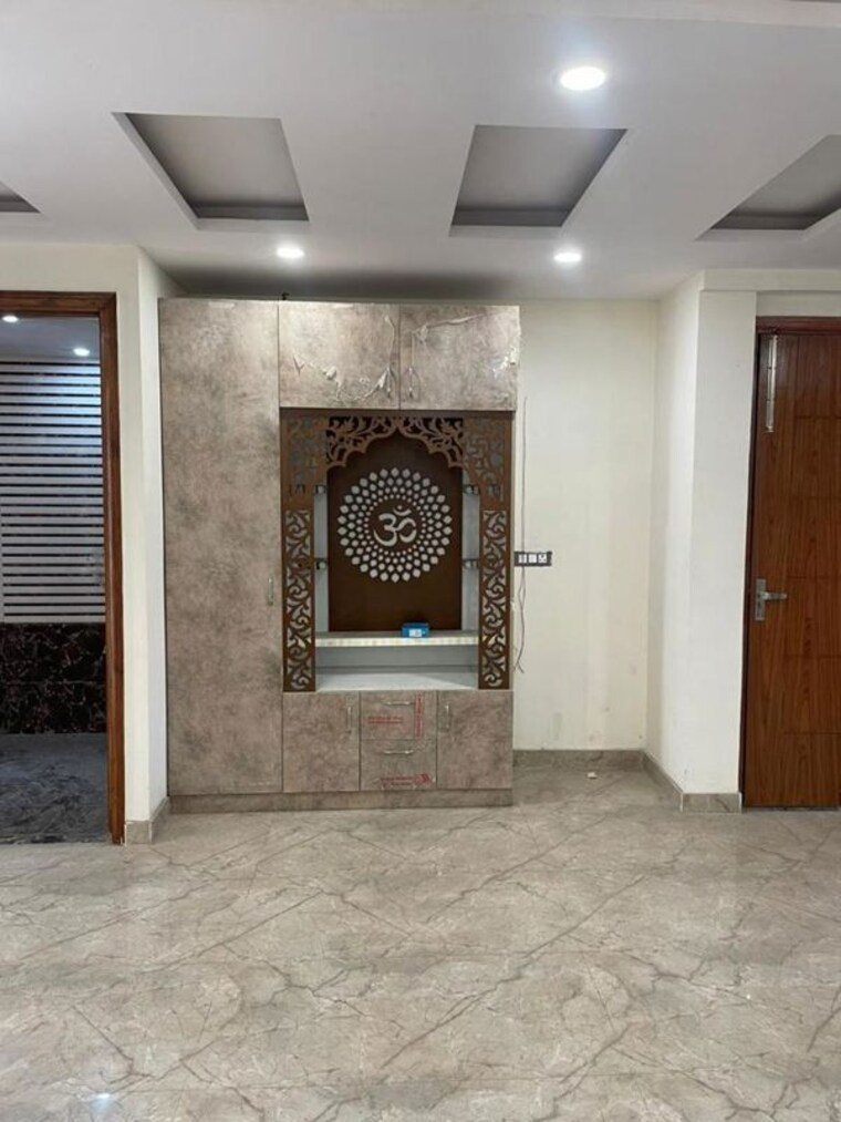 Room, darshan vihar 2.5 Bedroom 738 Sq.Ft. Builder Floor In Darshan Vihar Delhi 9935091