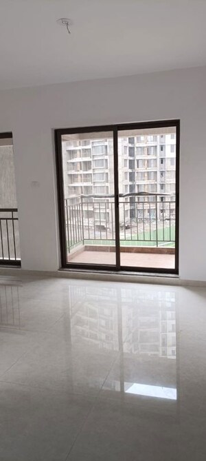 Room in 2 BHK Apartment at Pride Manhattan, Charholi Budruk – for Rent