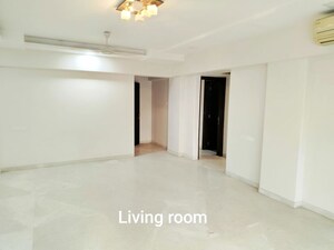 Room in 3 BHK Apartment at Ekta Eminente I, Khar West – for Sale