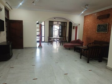 Living Room in 4 BHK Builder Floor at RWA Apartments Sector 51, Sector 51 – for Rent