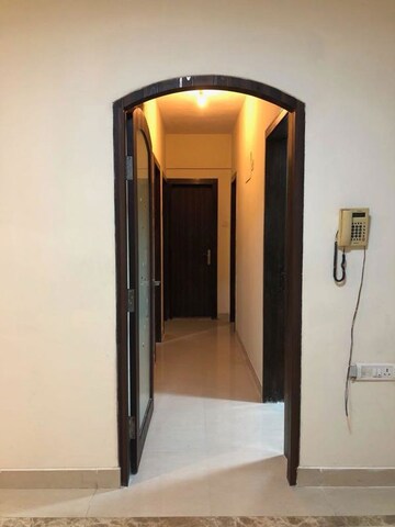 Room in 2 BHK Apartment at Raheja Sherwood, Goregaon East – for Rent