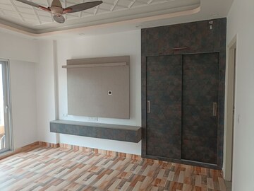 Room in 2 BHK Apartment at Elite Golf Green, Sector 79 – for Rent