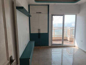 Room in 2 BHK Apartment at Elite Golf Green, Sector 79 – for Rent