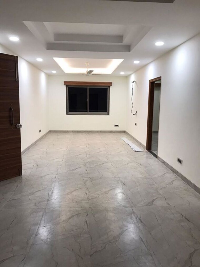 Room, sector 51 3 Bedroom 1750 Sq.Ft. Builder Floor In Sector 51 Gurgaon 9935826