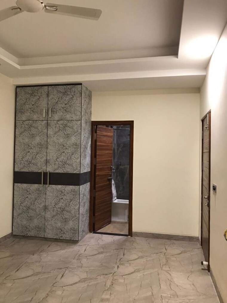 Room, sector 51 3 Bedroom 1750 Sq.Ft. Builder Floor In Sector 51 Gurgaon 9935826