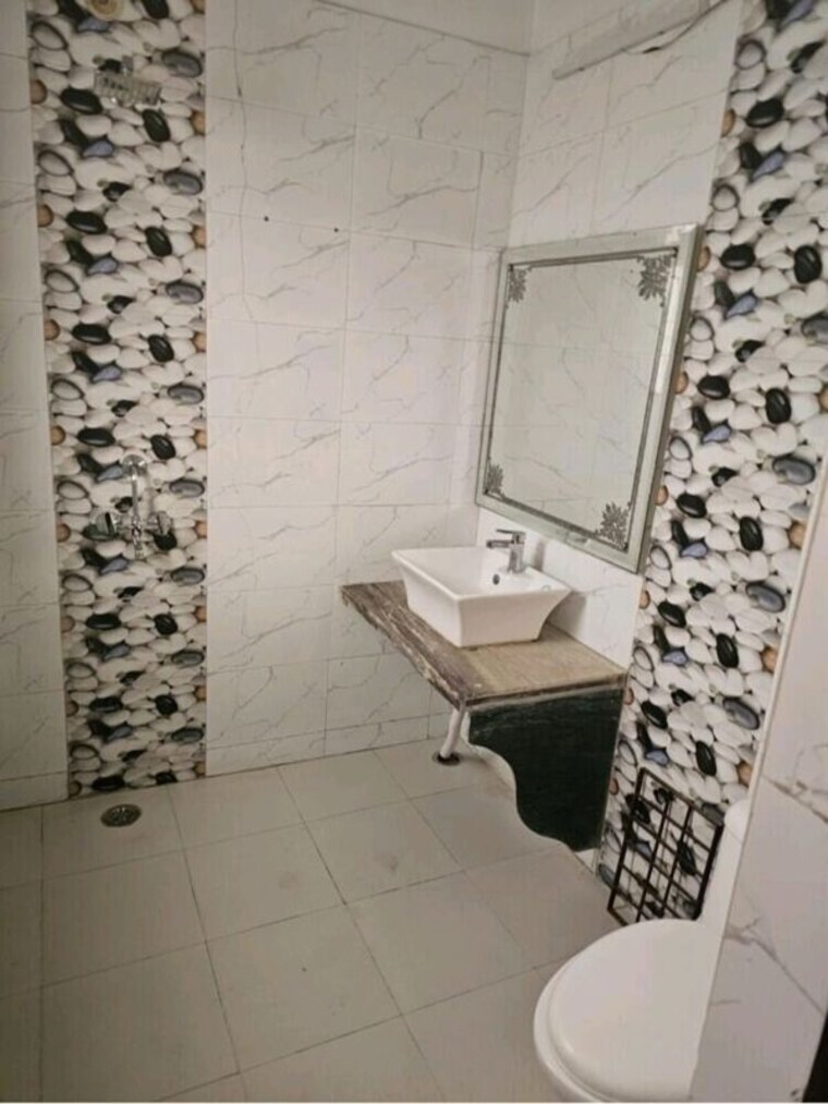 Bathroom, deep vihar 4 Bedroom 143 Sq.Yd. Builder Floor In Deep Vihar Delhi 9935835