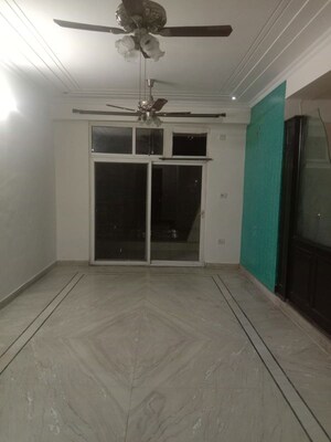 Room in 3 BHK Apartment at Mahagun Mansion I and II, Vaibhav Khand – for Rent