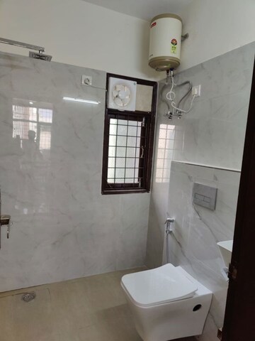 Bathroom in 1 BHK Builder Floor at Silver Leaf Society, Sector 55 – for Rent