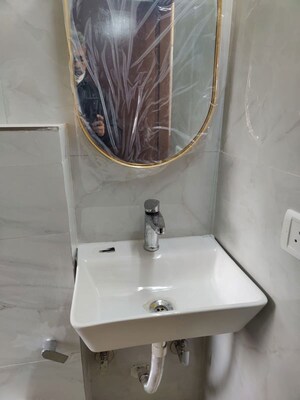 Furnished Amenities in 1 BHK Builder Floor at Silver Leaf Society, Sector 55 – for Rent