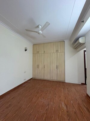 Room in 3.5 BHK Apartment at Sector 48 – for Rent