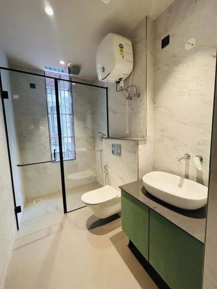 Bathroom, mahagun-marvella 5 Bedroom 5825 Sq.Ft. Apartment In Sector 78 Noida 9936401