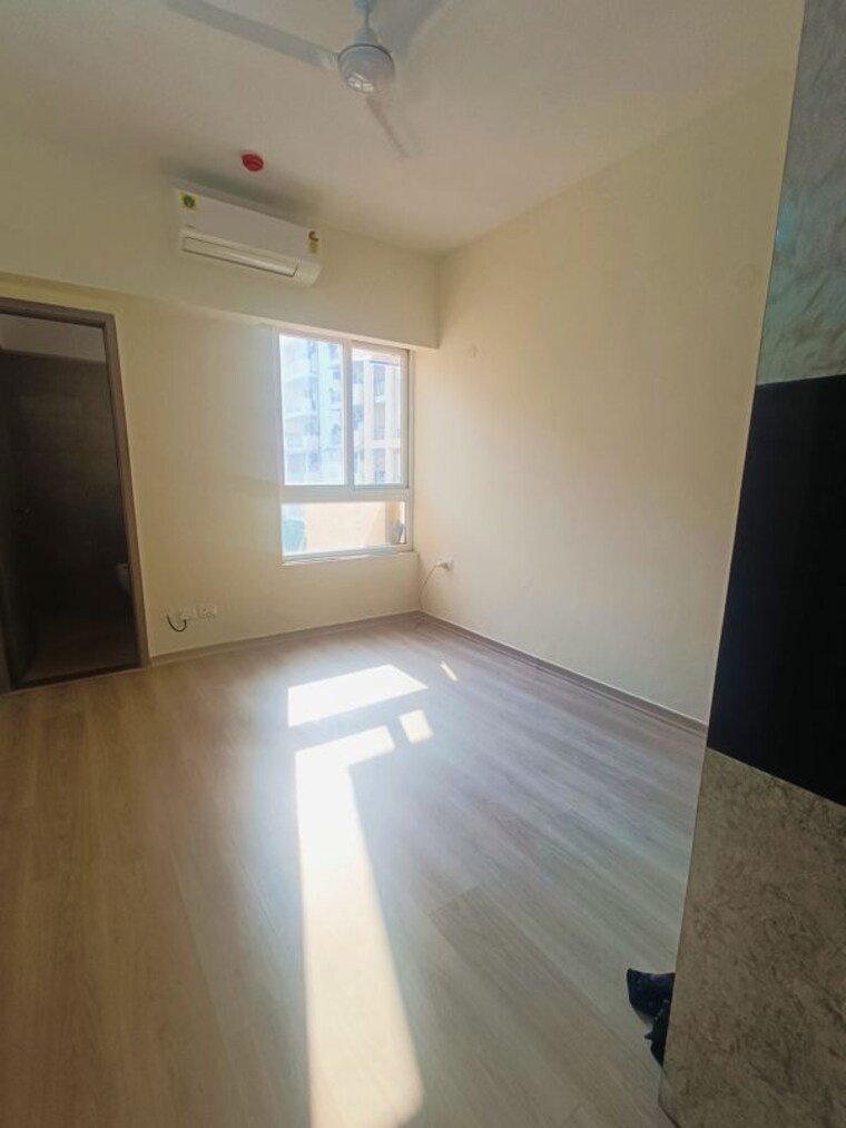 Room, emaar-palm-gardens 3.5 Bedroom 1900 Sq.Ft. Apartment In Sector 83 Gurgaon 9936442