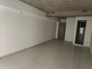 Room in  Office Space at Sun Westbank, Navrangpura – for Rent