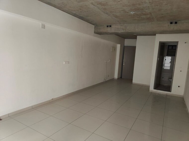 Room, sun-westbank Commercial Office Space 720 Sq.Ft. In Navrangpura Ahmedabad 9936490