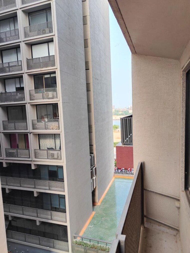Balcony, sun-westbank Commercial Office Space 720 Sq.Ft. In Navrangpura Ahmedabad 9936490