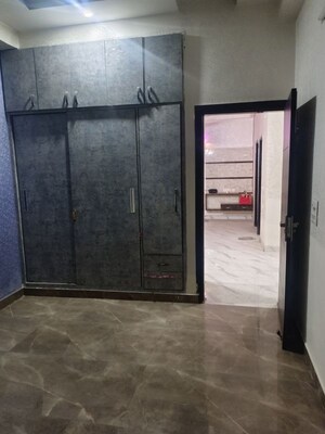 Room in 2 BHK Builder Floor at Niti Khand I – for Rent