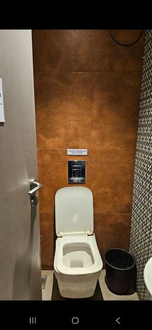 Furnished Amenities in  Office Space at Rustomjee Central Park, Andheri East – for Rent