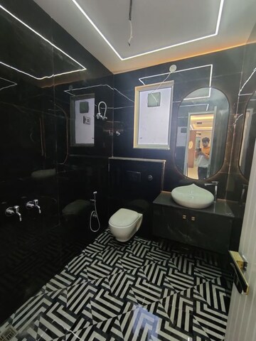 Living Room in 5 BHK Builder Floor at Green Fields Colony – for Rent