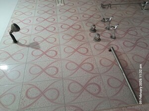 Bathroom in 1 BHK Builder Floor at Rohini Sector 8 – for Rent