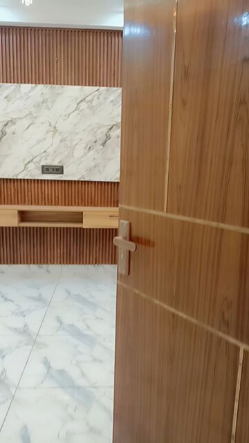 Room in 4 BHK Builder Floor at Shalimar Garden Extension I – for Sale