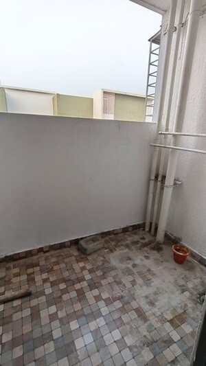 Room in 2 BHK Apartment at Majestique Manhattan Phase 2, Wagholi – for Rent