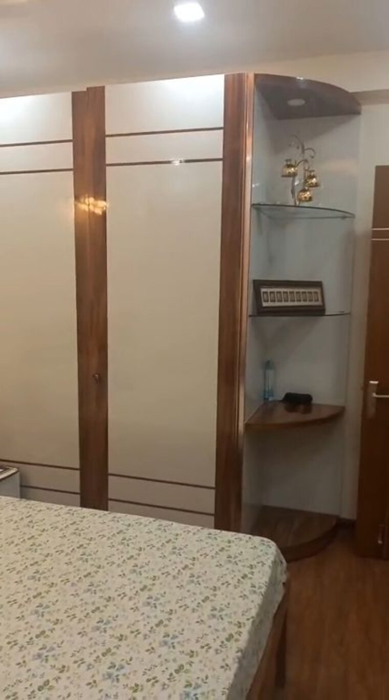 Room, wave-executive-floors 3 Bedroom 1050 Sq.Ft. Builder Floor In Wave City Ghaziabad 9936963