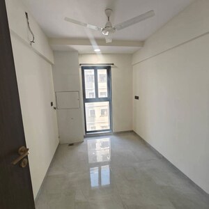 Room in 1.5 BHK Apartment at Paradigm El Signora, Jogeshwari West – for Rent