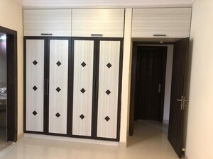 Furnished Amenities in 2 BHK Apartment at Raheja Sherwood, Goregaon East – for Rent