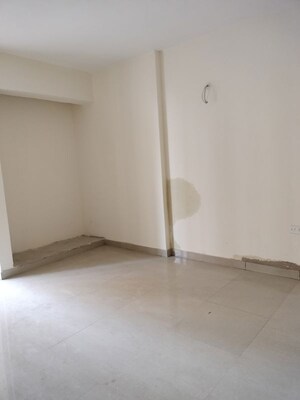 Room in 4 BHK Apartment at Amrapali Heartbeat City, Sector 107 – for Rent