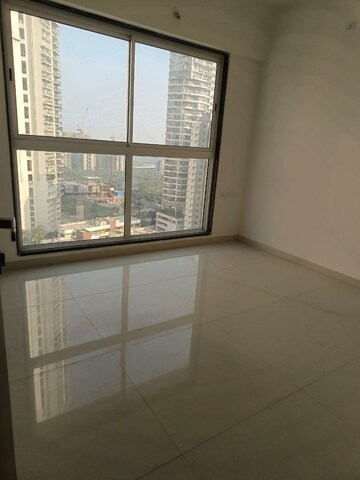 Room in 3 BHK Apartment at Runwal Nirvana, Parel – for Rent