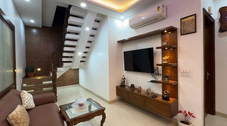 Living Room, sas nagar 6 Bedroom 200 Sq.Yd. Independent House In Sas Nagar Mohali 9937148
