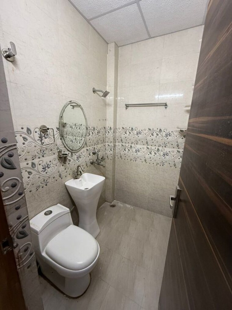 Bathroom, sector 71 2.5 Bedroom 1050 Sq.Ft. Independent House In Sector 71 Noida 9937157