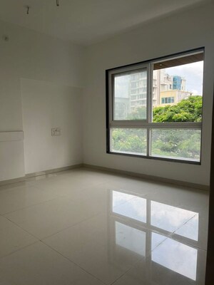 Room in 3 BHK Apartment at Khar West – for Sale