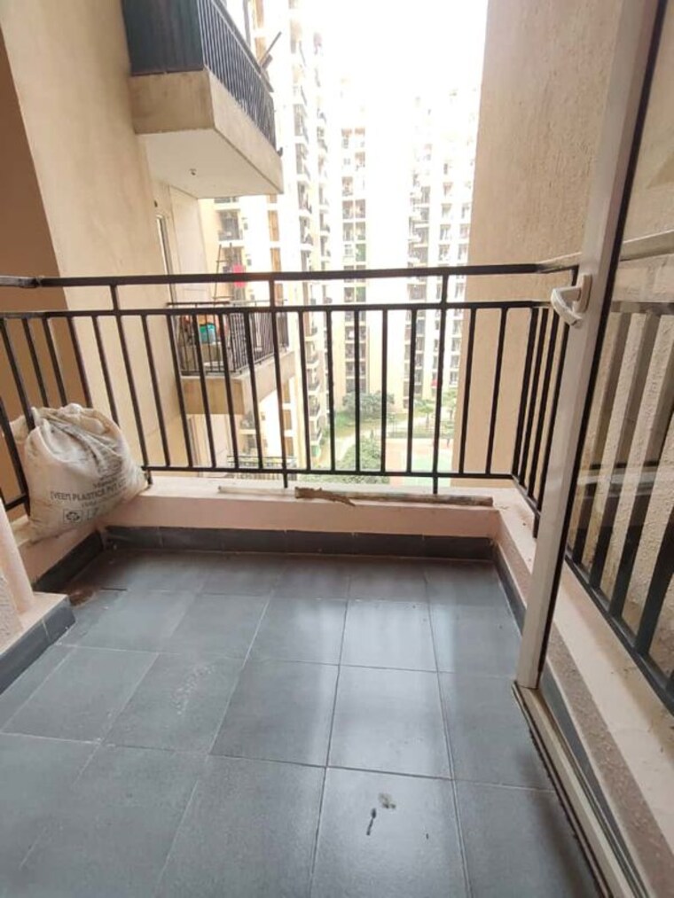 Balcony, amrapali-platinum 3 Bedroom 1300 Sq.Ft. Apartment In Sector 119 Noida 9936961
