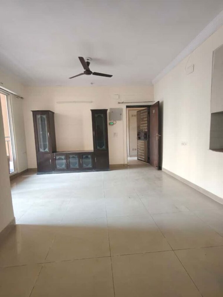 Room, amrapali-platinum 3 Bedroom 1300 Sq.Ft. Apartment In Sector 119 Noida 9937190