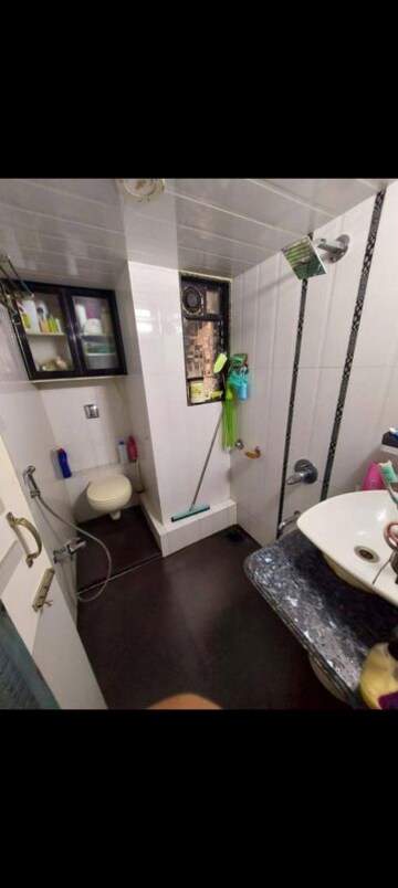 Master Bedroom in 3 BHK Apartment at Thane West – for Rent