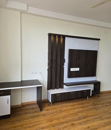 Room in 3 BHK Apartment at Mantri Lithos, Thanisandra – for Rent