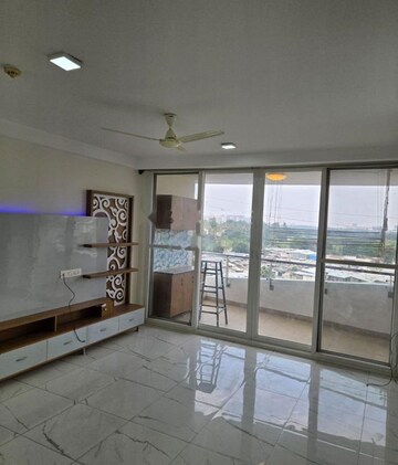 Room in 3 BHK Apartment at Mantri Lithos, Thanisandra – for Rent