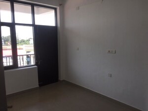 Room in 3 BHK Apartment at Jakhan – for Rent